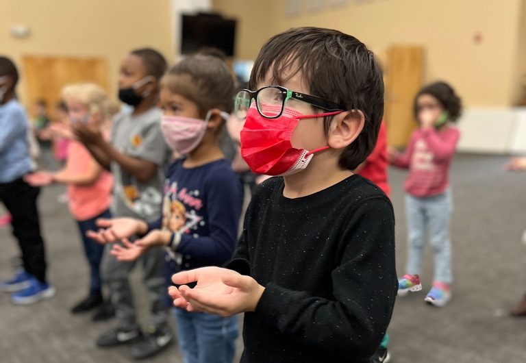 ocoee oaks preschool children holding their hands out